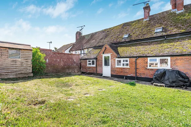 Oxenden Road, Farnham, GU10