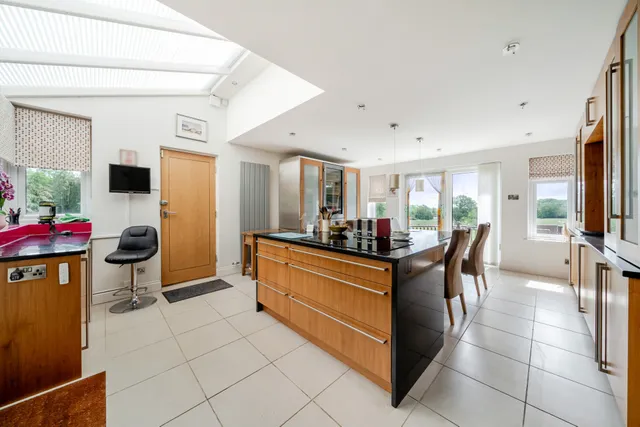 Petworth Road, HASLEMERE, GU27