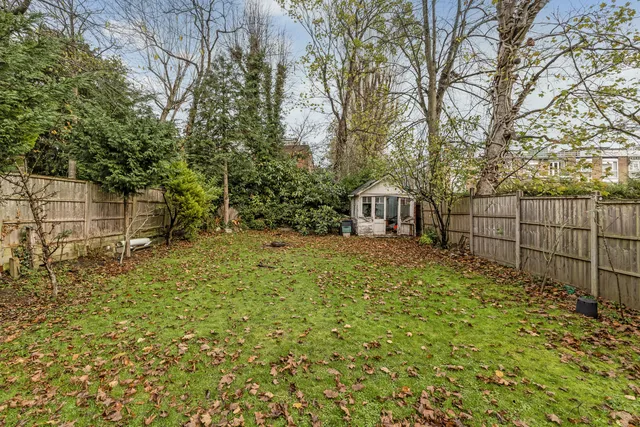 Lake View, Edgware, HA8