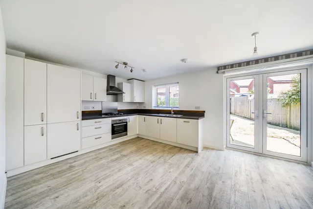 High Meadow, Chichester, PO19