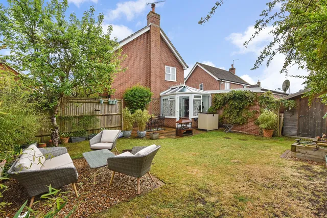 Bircholt Road, Liphook, GU30