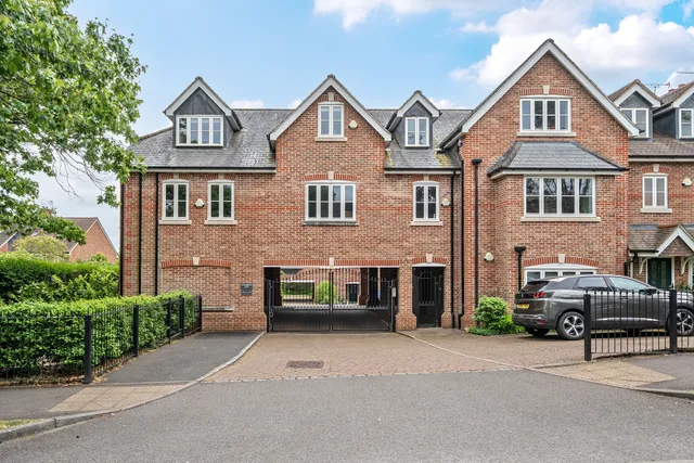 Beavers Road,, Farnham, GU9