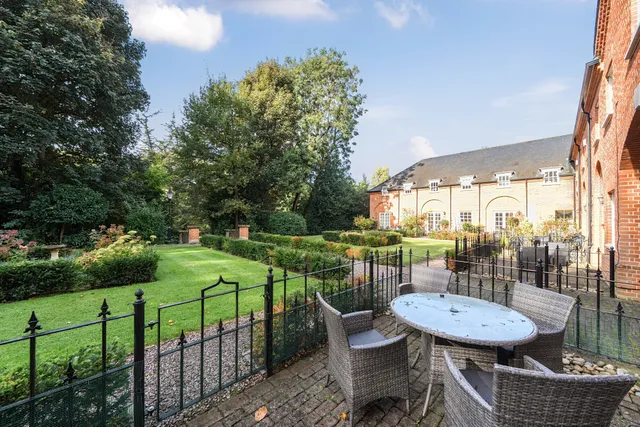 Mulberry Close, Watford, WD17