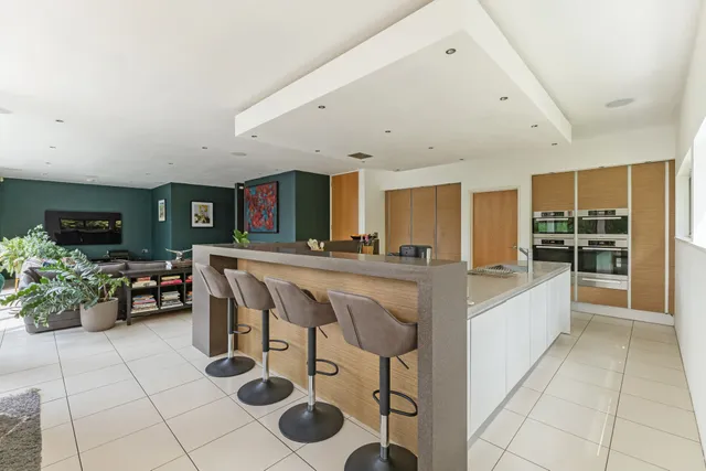 Vann Lake Road, Ockley, RH5