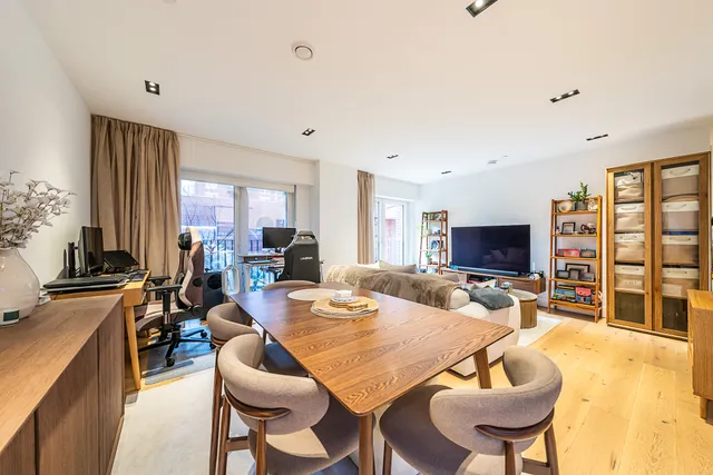 17 Exchange Gardens, London, SW8