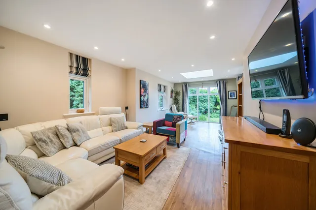 Heathyfields Road, Farnham, GU9