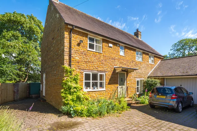 Lime Avenue, Eydon, NN11