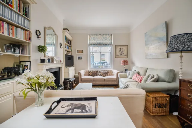 Moreton Place, London, SW1V
