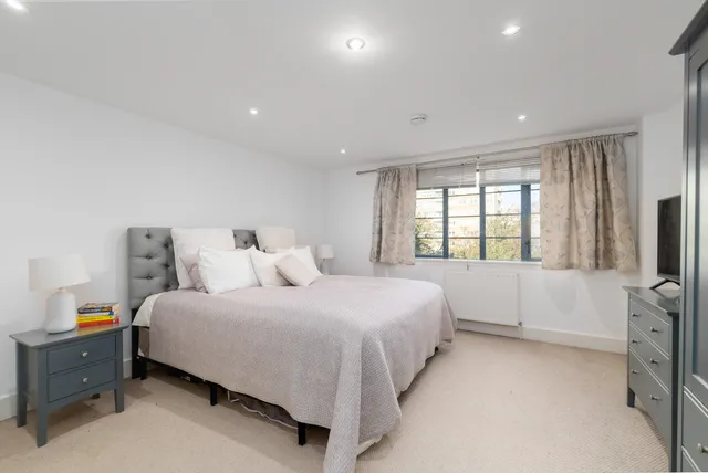24 Bartholomew Square, London, EC1V