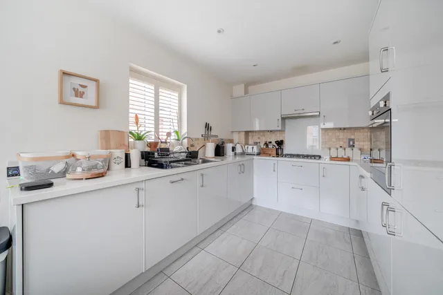 Gardenia Drive, Farnham, GU10