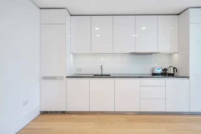 Hollandgreen Place, London, W8