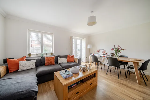 Gardenia Drive, Farnham, GU10