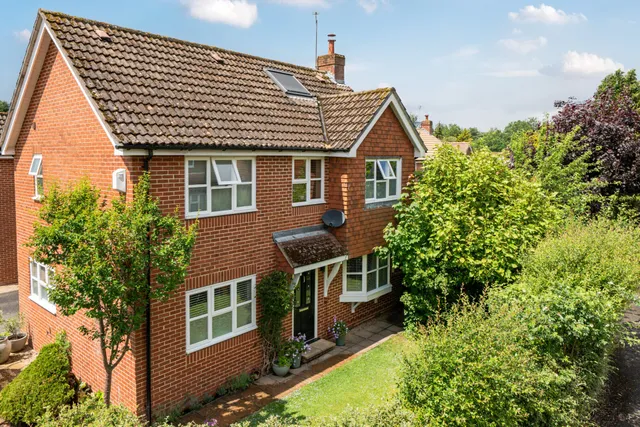 Bircholt Road, Liphook, GU30