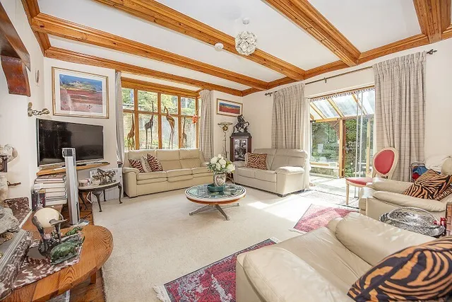 Liverpool Road, Kingston upon Thames, KT2