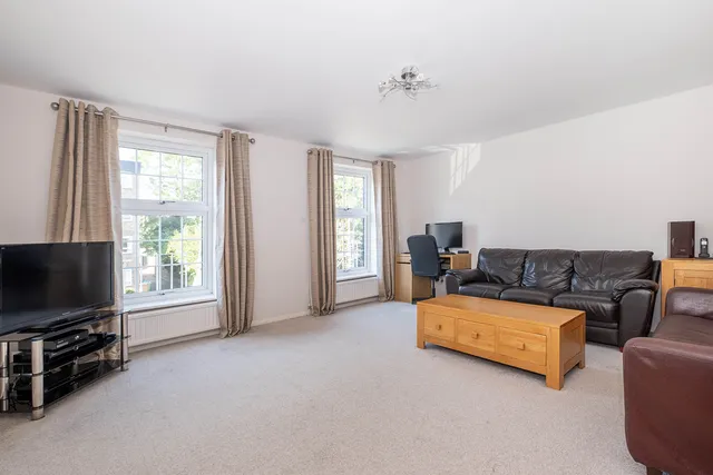 Uxbridge Road, Kingston Upon Thames, KT1