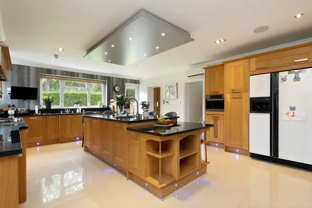 15 Vicarage Way, Gerrards Cross, SL9