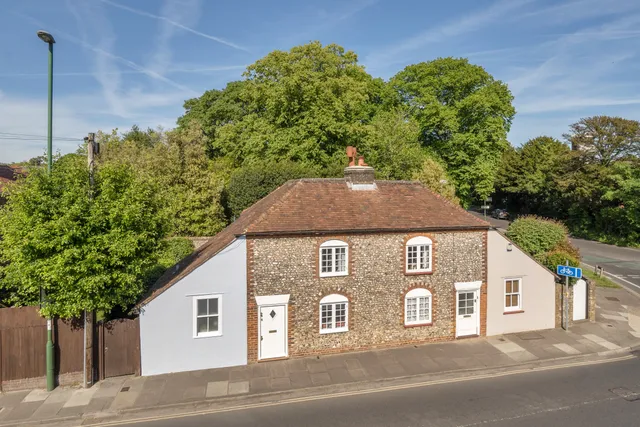 St. Pauls Road, Chichester, PO19