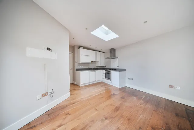 Elmgrove Mews, Weybridge, KT13