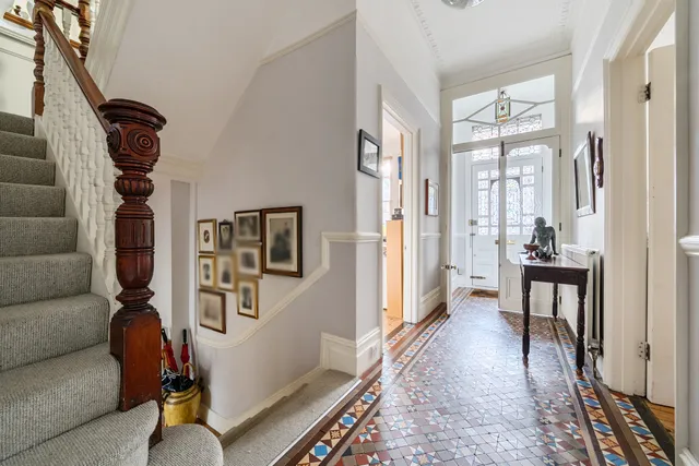 Rosebery Road, London, N10