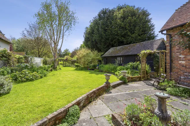 Church Road, Upper Farringdon, GU34