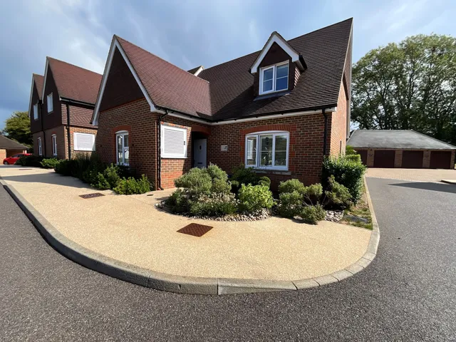 Hazel Close, Liphook, GU30