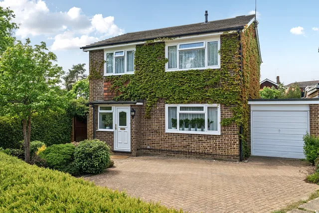 Mower Place, Cranleigh, GU6