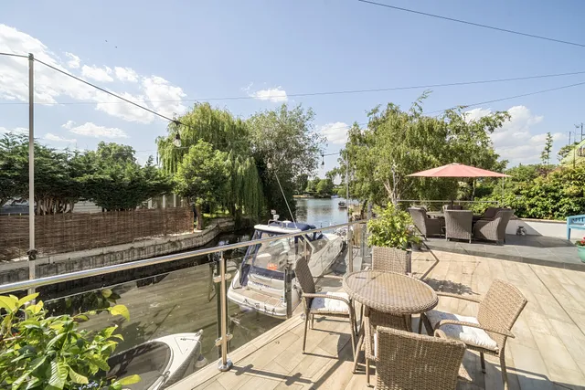 Riverside, Staines-Upon-Thames, TW19
