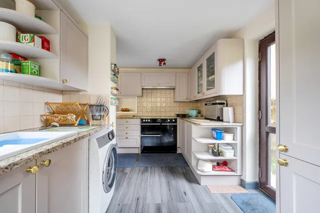 Ailesbury Way, Burbage, SN8
