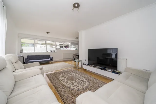 The Knoll, Ealing, W13