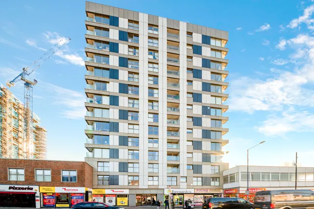 Station Road, Edgware, HA8