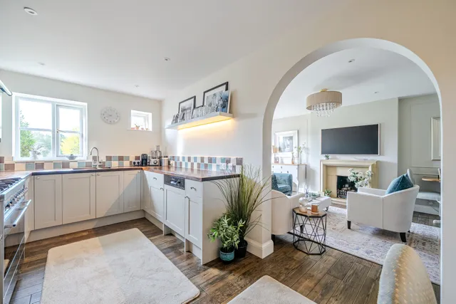 Enton Hall Lane, Enton, GU8