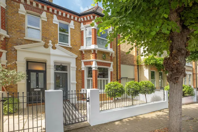 Swanage Road, London, SW18