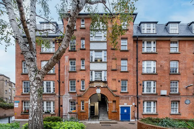 Vauxhall Bridge Road, London, SW1V