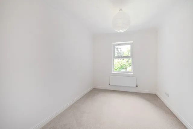 Hale Place, Farnham, GU9