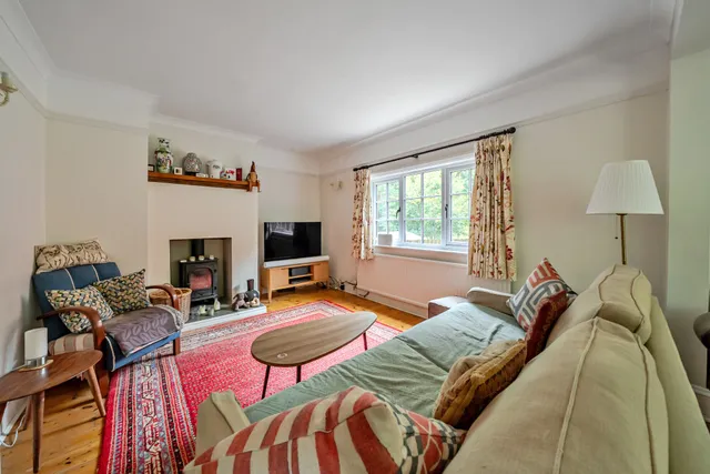 Pathfields, Haslemere, GU27