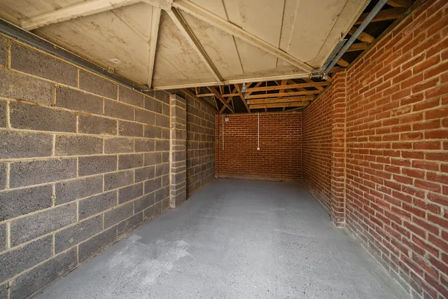 Hale Place, Farnham, GU9