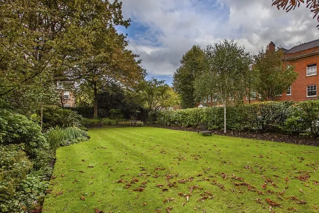Oakwood Court, London, W14