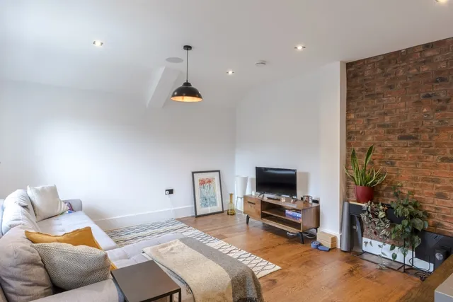 7 Old Town, London, SW4
