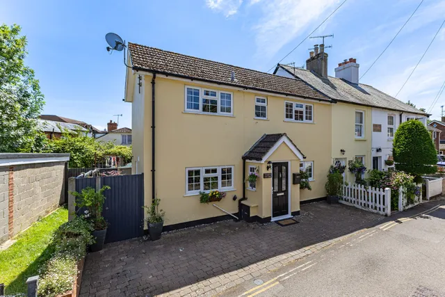 Tanhouse Lane, Alton, GU34