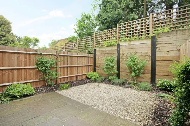 High Street, ESHER, KT10