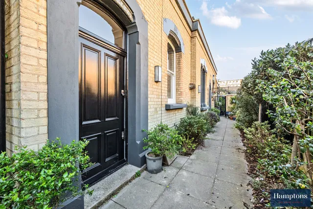 Edwards Passage, London, E1