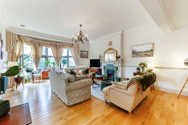 Bathwick Hill, Bath, BA2