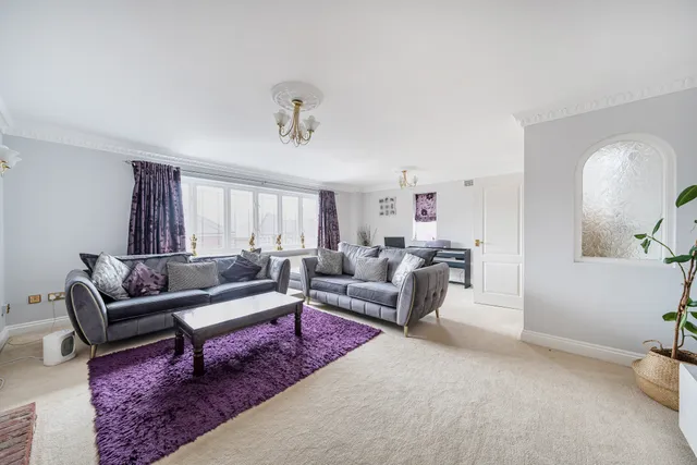 Deerswood Close, Caterham, CR3