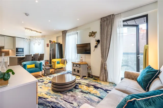 2 Drapers Yard, London, SW18