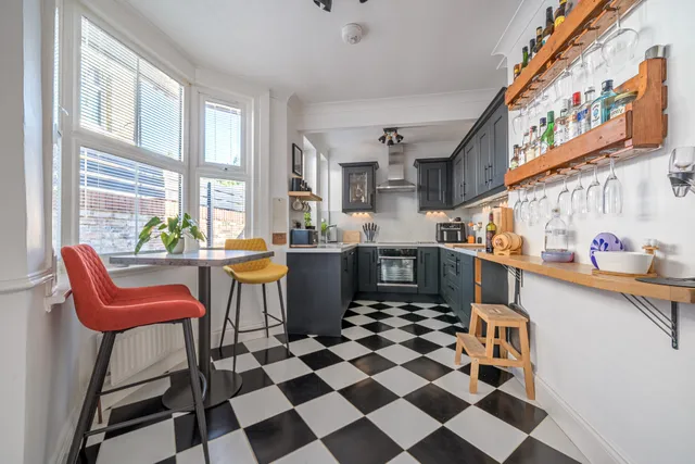 Oakleigh Road North, Whetstone, N20