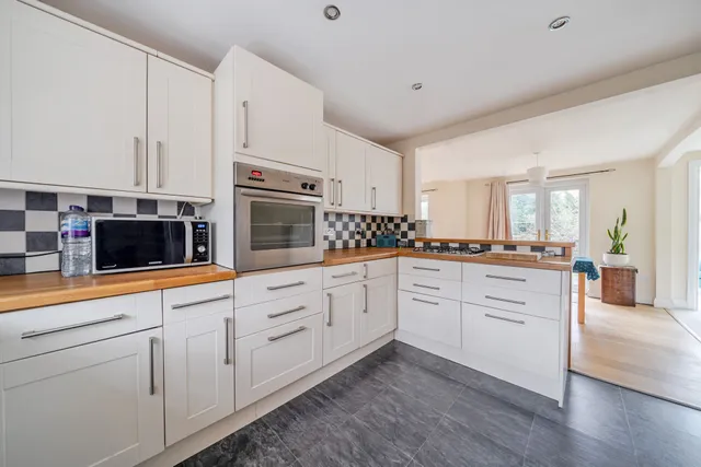 Riverside Close, Liss, GU33