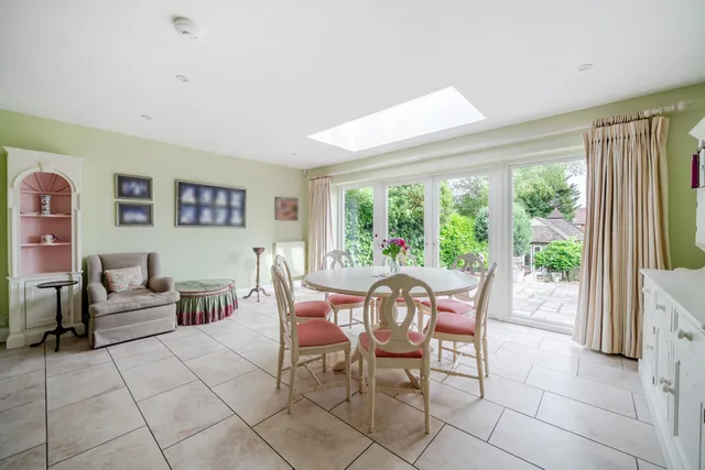 High Park Road, Farnham, GU9