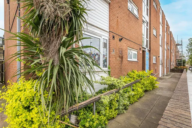 Waverton Road, London, SW18