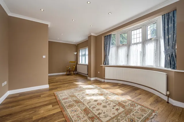 Rutland Gardens, Ealing, W13