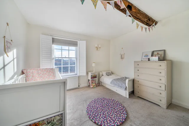 Park Row, Farnham, GU9